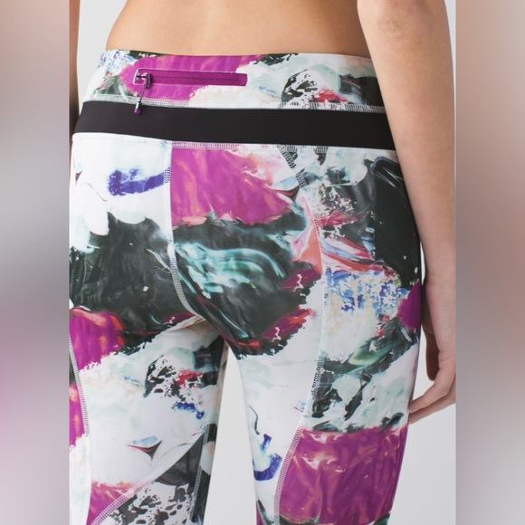 Lululemon Run: Inspire Crop II *All Full-On Luxtreme
Pigment Wave Multi / Black - Picture 7 of 15